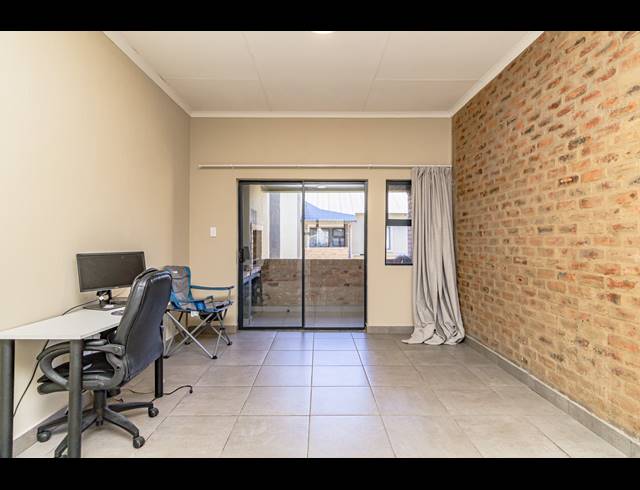 2 BEDROOM APARTMENT FOR SALE IN POMONA